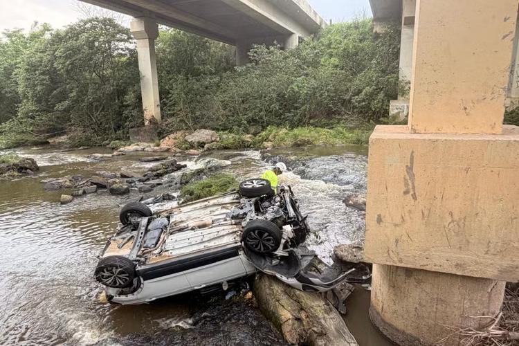Carro de ex-vereador de Tanguá é encontrado capotado em Rio Bonito; corpo estava dentro do veículo