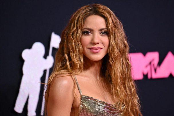 شاكيرا توجه رسالة مؤثرة إلى ميسي وزوجته قبل نهائي كأس العالم 2026