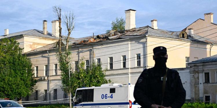 Notte di bombardamenti incrociati: missili su Kiev e maxi-attacco di droni contro Mosca