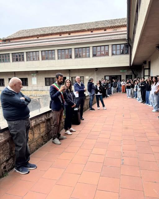 Questa mattina, nel chiostro dell’Istituto Pietro Domina, si è svolta la commemorazione in onore del giudice Cesare Terr...