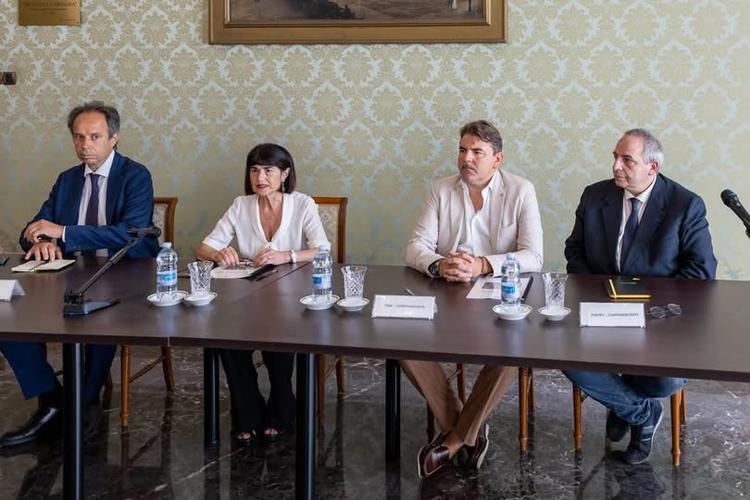 🚨 PIÙ SICUREZZA NEI LOCALI E NELLE DISCOTECHE: FIRMATO IL PROTOCOLLO IN PREFETTURA È stato sottoscritto in Prefettura a...