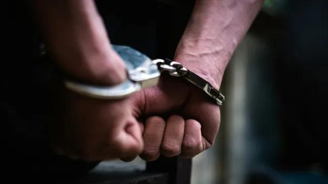 Suspeito de chefiar CV em comunidade é preso no desembarque de aeroporto no RJ