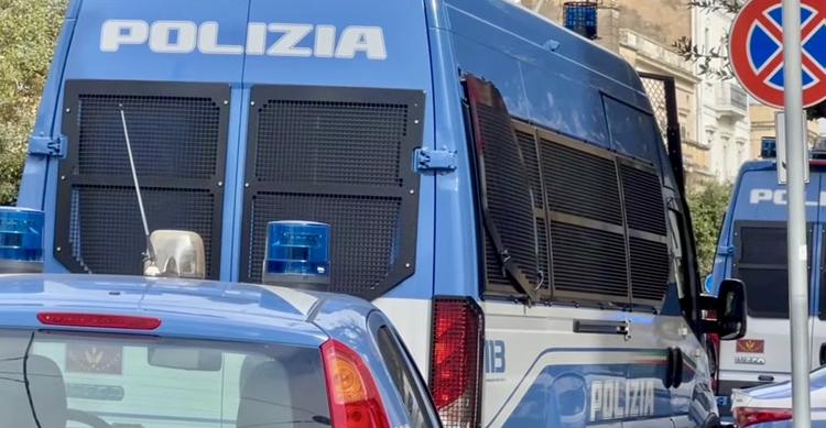 Lecce, blitz interforze al campo Panareo: sequestrati droga e armi