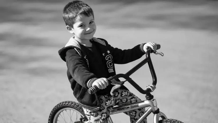 Identificado menino que morreu após ser atropelado por van em Santa Rosa