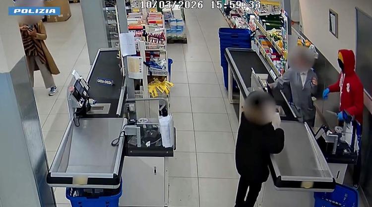 TORINO – Rapina un supermercato minacciando con un coltello: arrestato