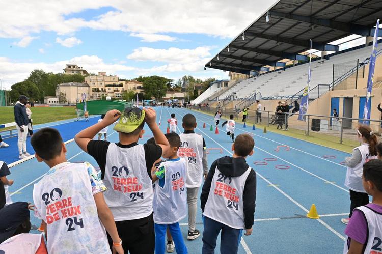 Plus de 200 enfants été réunis au stade Philippidès à cent jours des Jeux Olympiques.