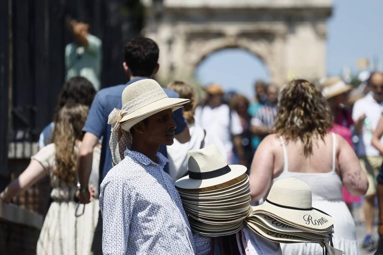 Ultimi temporali sull’Italia, poi arriva l’estate vera: la data della svolta