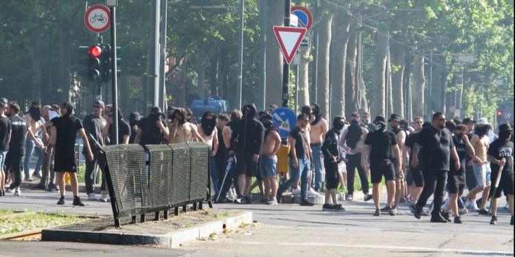 Scontri tra tifosi a Torino, non comincia il derby: gare delle 20.45 cominciate in ritardo. Salta la contemporaneità