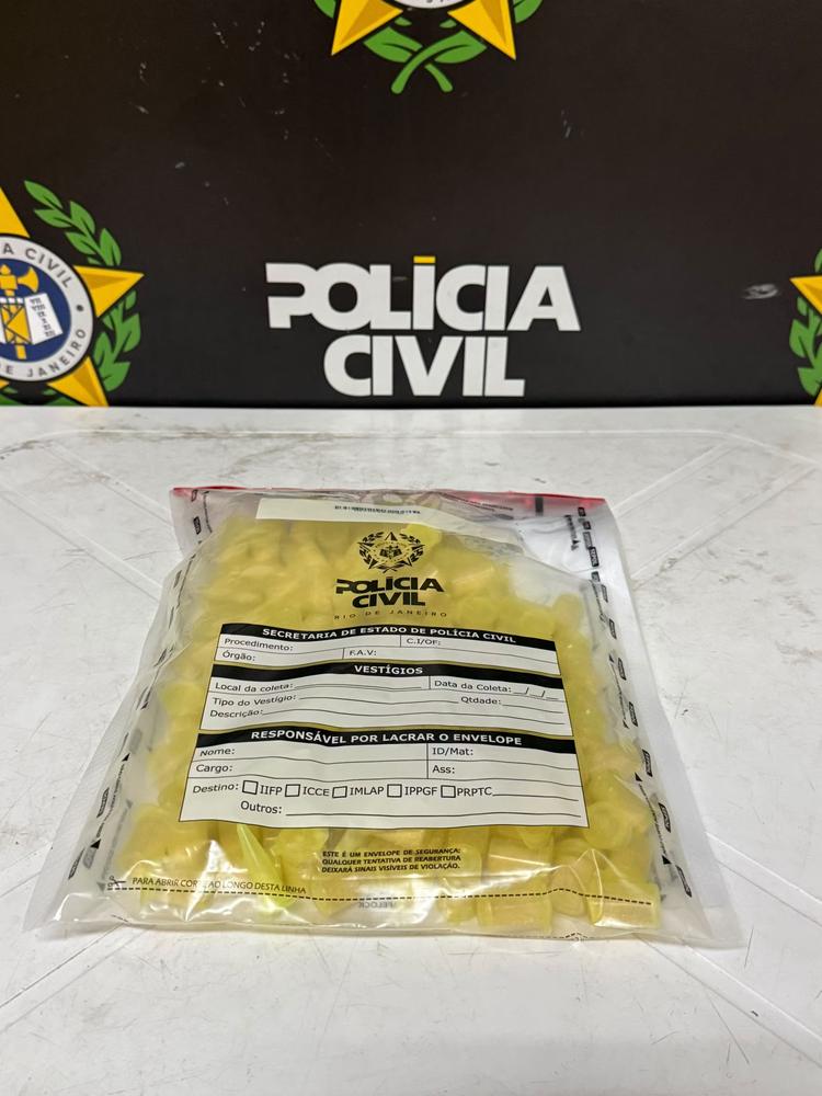 Homem é preso e adolescente apreendido por tráfico de drogas em Barra Mansa