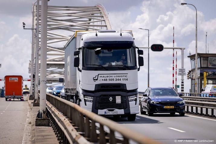 RWS: Extra onderzoek Merwedebrug rechtvaardigt vrachtwagenverbod