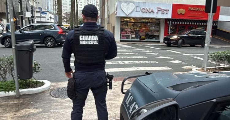 Motociclista denuncia agressão dentro de carro e homem é preso em Balneário Camboriú&nbsp;