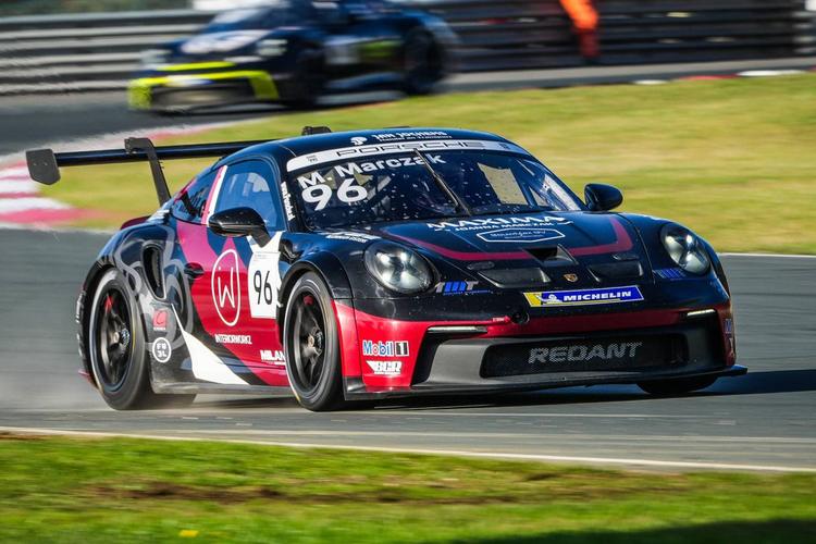 Milan Marczak (18) uit Zundert kroont zich overtuigend tot kampioen in Porsche Carrera Cup Benelux