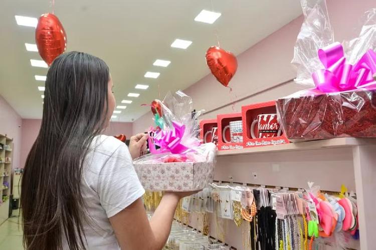 Dia dos Namorados deve movimentar comércio de São Luís; 71% pretendem comprar presentes, aponta pesquisa