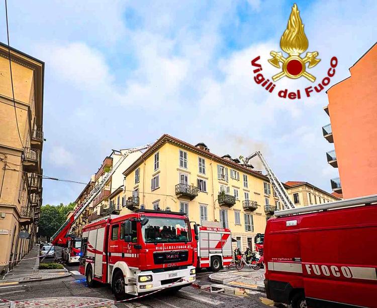 TORINO – Incendio mansarda e tetto in via Maria Ausiliatrice