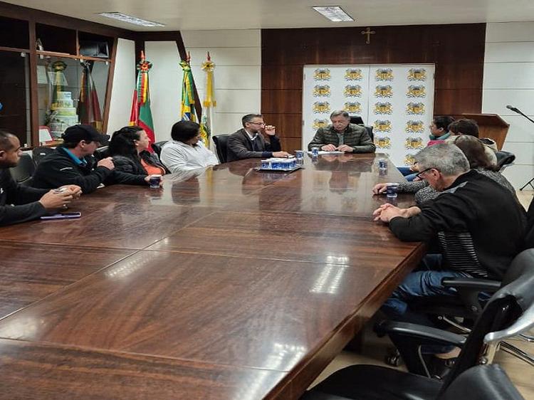 Prefeitura realiza reunião com moradores da Vila Sapo às vésperas de votação sobre admissibilidade de impeachment