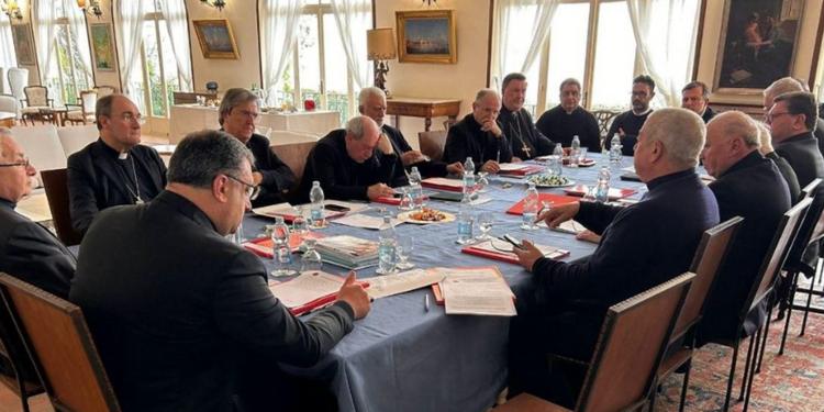 Caro carburanti, la Conferenza episcopale calabra: solidarietà ai lavoratori in presidio