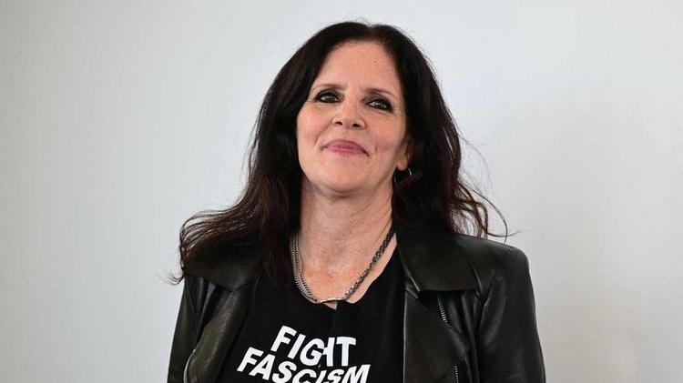 Laura Poitras expone en Venecia a los "monstruos" antimigratorios de Trump: "Se ha normalizado que paramilitares enmascarados secuestren a niños y ejecuten a civiles a plena luz del día"