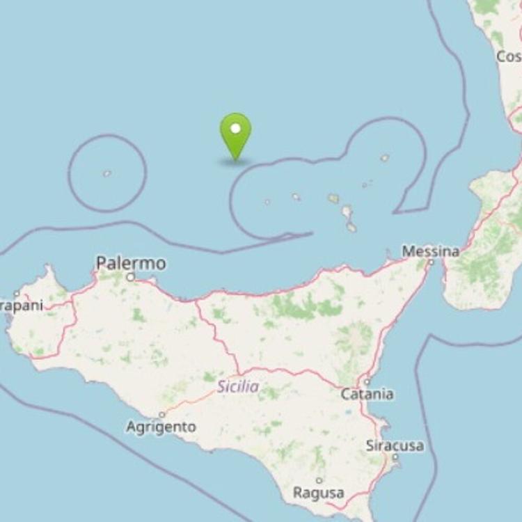 Terremoto Palermo e Messina, trema ancora il mare alle Eolie: oltre 30 scosse nella notte....