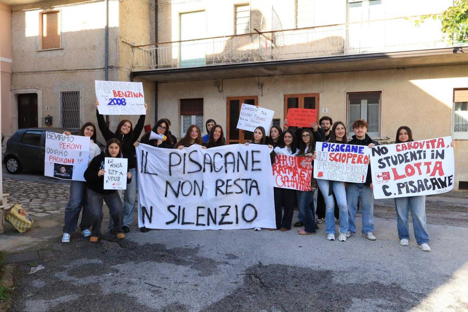 Padula: studenti in piazza per il diritto allo studio e i trasporti