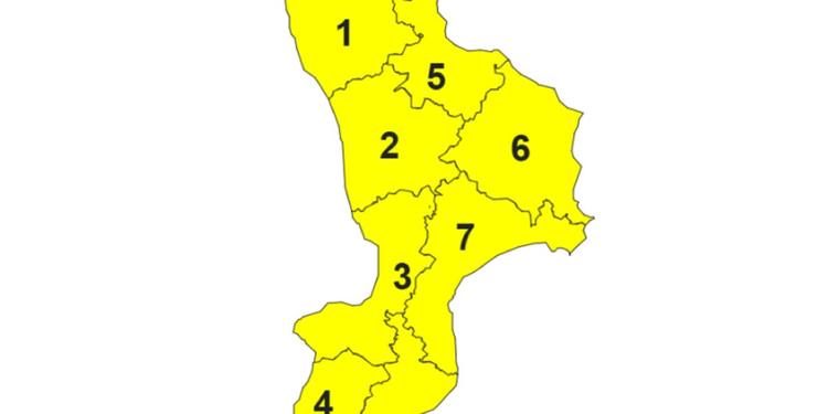 Meteo Calabria, allerta gialla estesa a tutta la regione: oggi possibili nubifragi