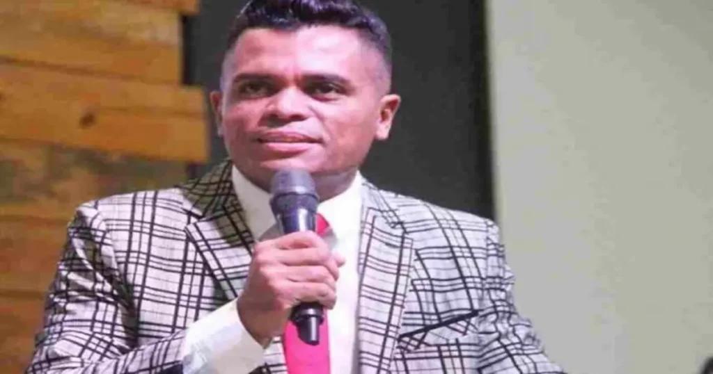 Pastor afirma que una casa que habla mal de su pastor atrae maldición