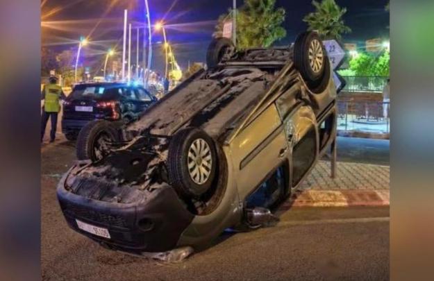 انقلاب سيارة وسط مدار طرقي بالشماعية