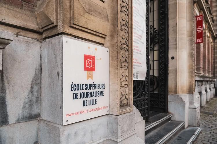 Tweets antisémites et complotistes, un responsable pédagogique de l'école de journalisme de Lille mis à pied