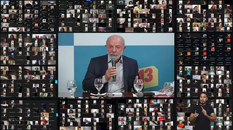 Lula faz 'live' com apoiadores no Alvorada; em 2022, TSE proibiu Bolsonaro de promover própria campanha no palácio