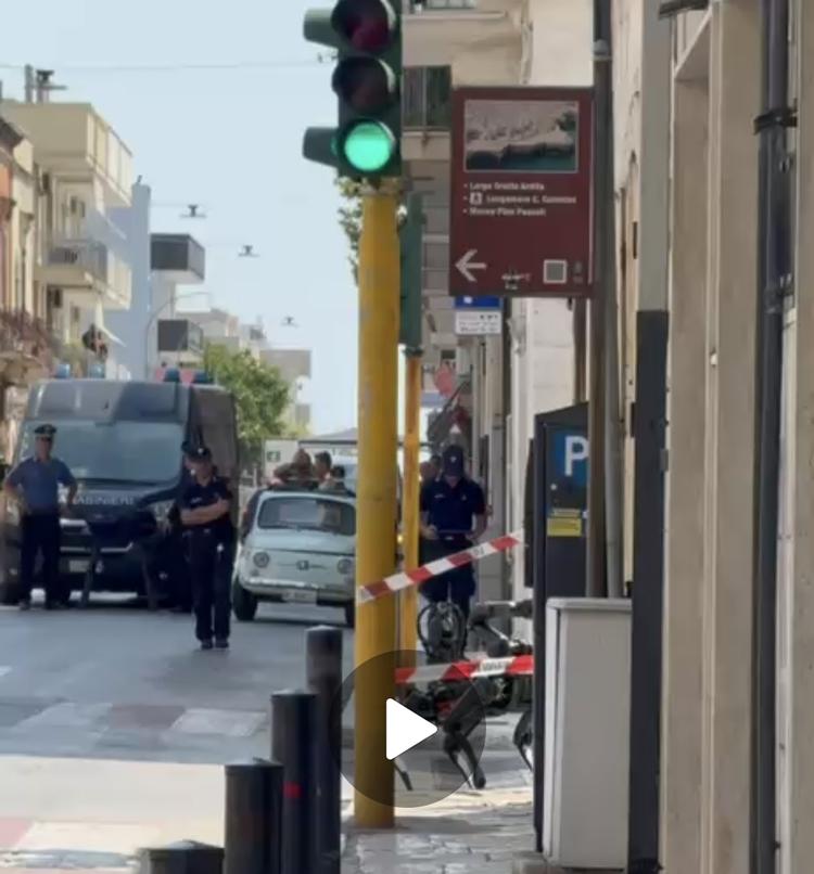 Polignano, valigia sospetta fa scattare l’allarme: chiusa via Pompeo Sarnelli