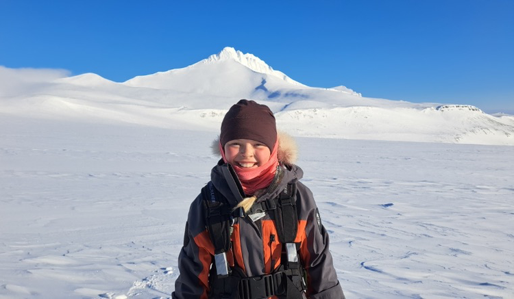 Une jeune skieuse tente la traversée du Svalbard à seulement dix ans