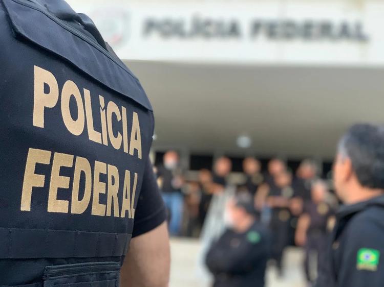 Operação da Polícia Federal cumpre mandados de prisão e busca e apreensão no Ceará