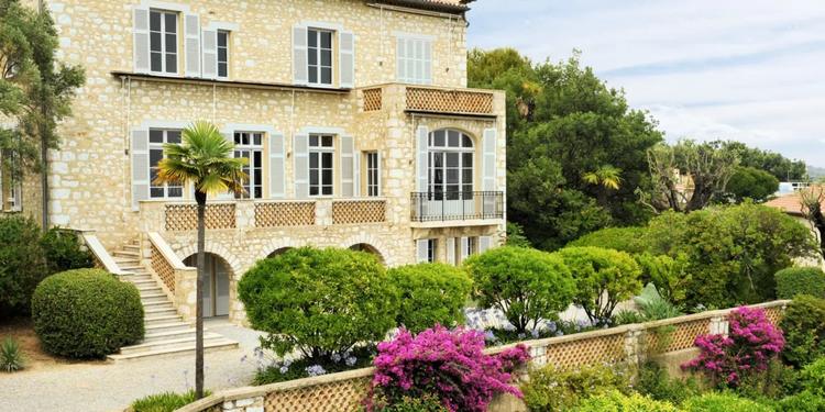 Rubati quattro quadri di Renoir dal museo di Cagnes-sur-Mer. Un'opera abbandonata durante la fuga
