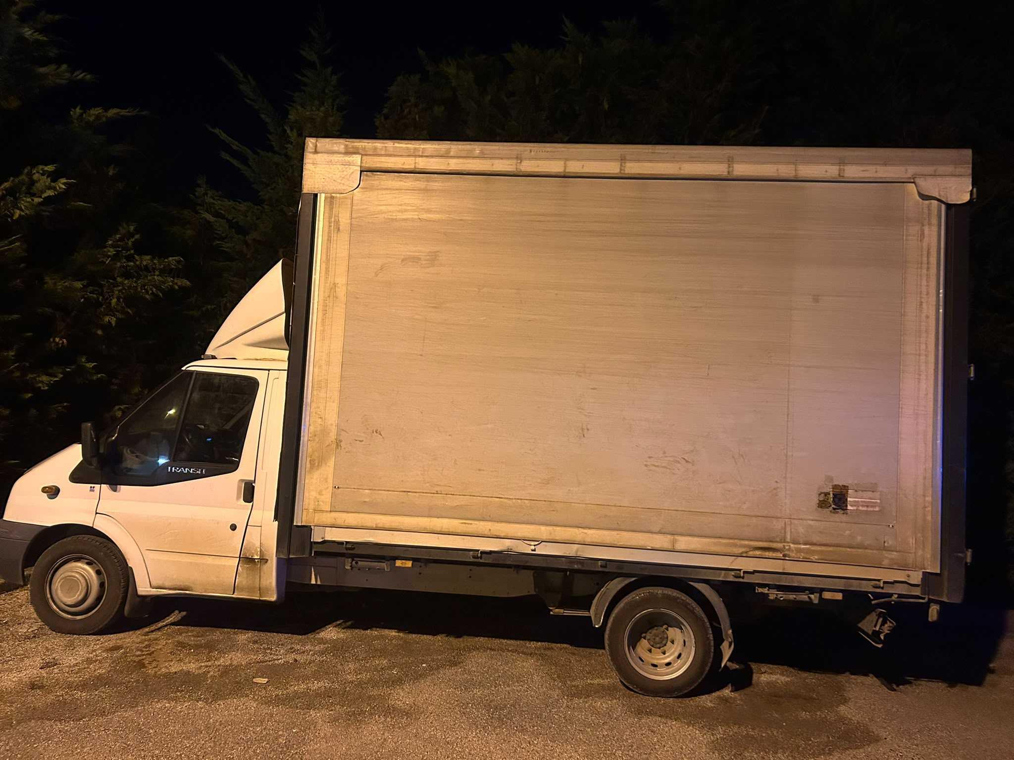 Eboli, ritrovato furgone rubato con 17 pannelli fotovoltaici: scattano le indagini