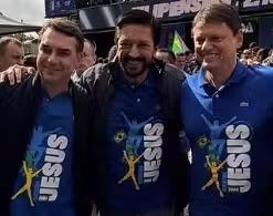Em tom de campanha, Flávio Bolsonaro fala sobre 'guerra espiritual' durante Marcha para Jesus