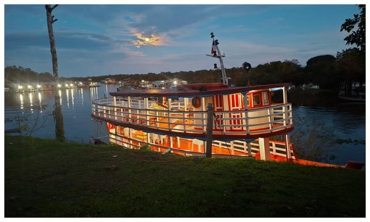 Barco Escola leva educação ambiental, tecnologia espacial e bioeconomia para comunidades ribeirinhas do AM