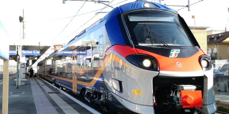 Trenitalia, cambia l'offerta estiva in Calabria: più collegamenti per le mete turistiche