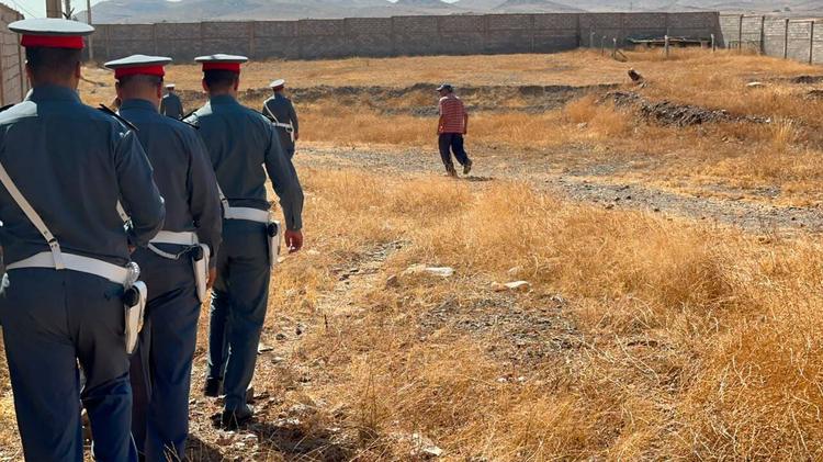 بالصور.. توقيف ثلاثة أشخاص بتامنصورت بعد سرقة كمية كبيرة من العجلات المطاطية الجديدة الخاصة بالشاحنات