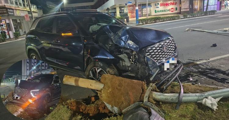 Motorista derruba radar, tomba veículo na Avenida do Estado em BC e recusa teste do bafômetro