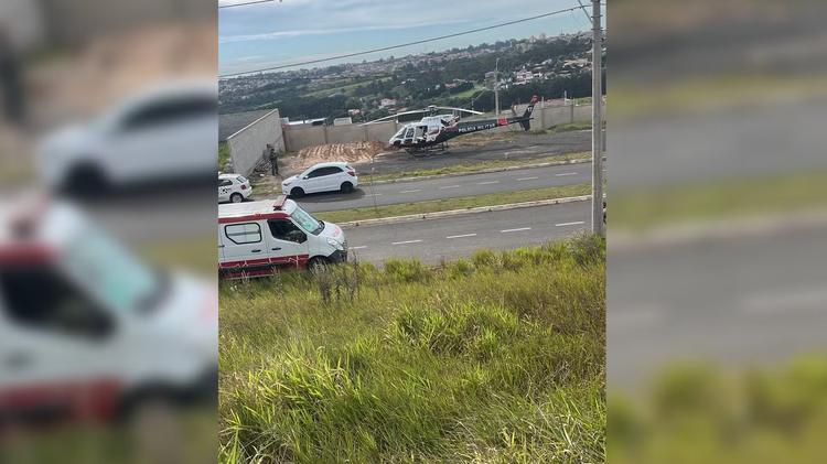 Paraquedista é socorrido pelo helicóptero Águia após fraturar a tíbia em pouso fora do local planejado em Boituva