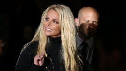 Britney Spears falou com sotaque britânico e ofereceu lasanha aos policiais durante abordagem por suspeita de dirigir embriagada, segundo registros de prisão