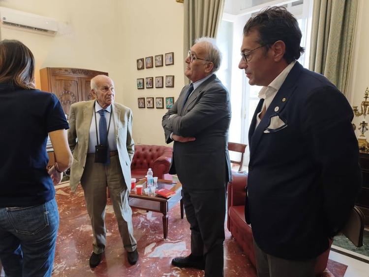 📍 Questa mattina, a Palazzo Sant'Agostino, il Presidente della Provincia Giuseppe Parente ha avuto un incontro informal...