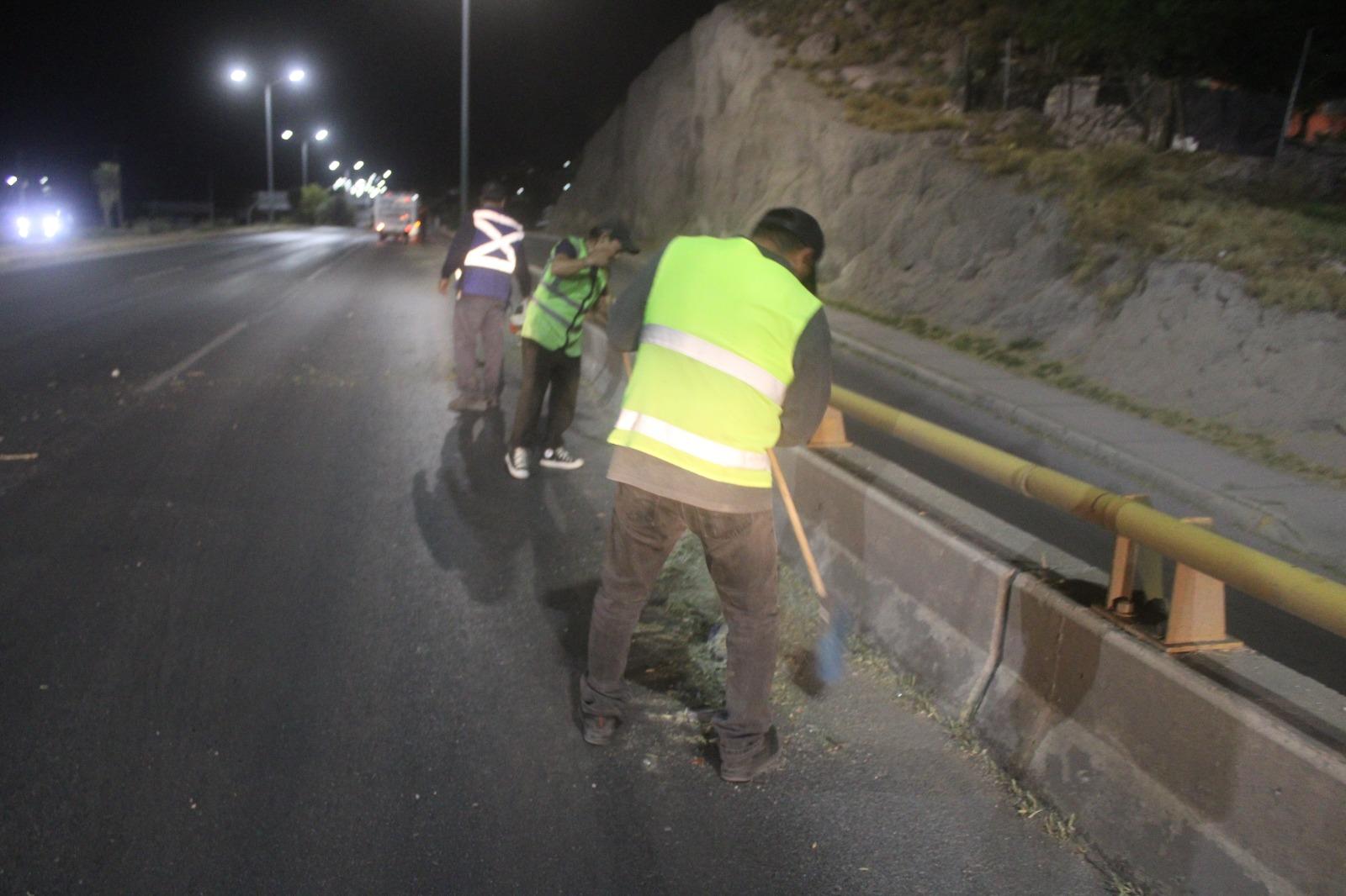 Trabaja Gobierno Municipal en tres turnos para mantener limpias las calles al sur de la ciudad
