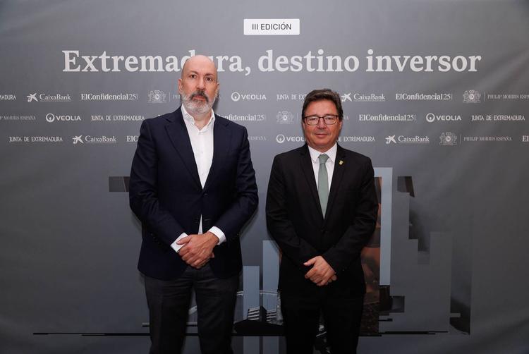 Nacho Cardero, de El Confidencial y Guillermo Santamaría Galdón, de la Junta de Extremadura.