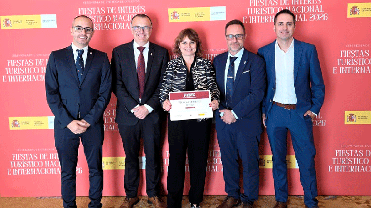 Elda recoge en Madrid el reconocimiento internacional a sus Moros y Cristianos