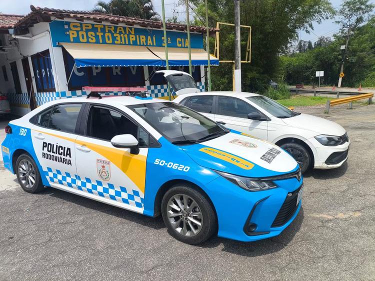 Carro alugado e não devolvido é apreendido em Piraí