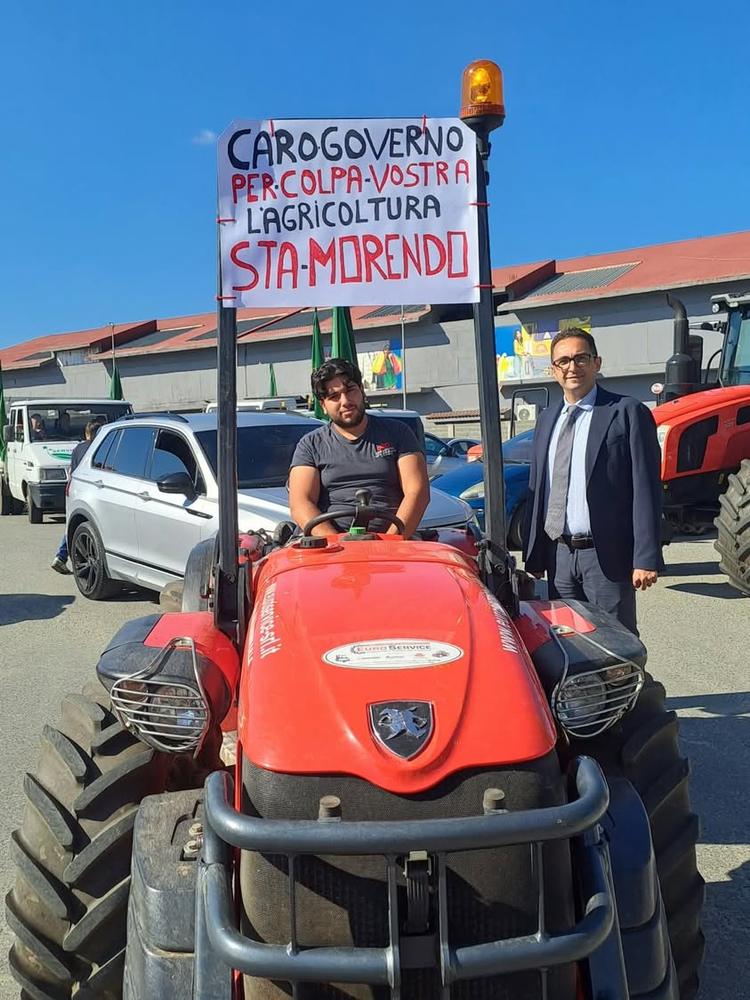Sosteniamo la mobilitazione in corso questa mattina in Calabria contro il carovita e il carobenzina promossa da agricolt...