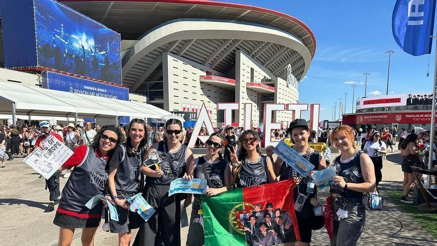 BTS desata la locura en Madrid: regalos entre desconocidos, abanicos morados y una ciudad rendida al fenómeno Army