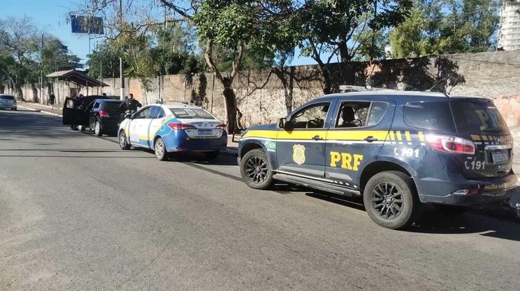 Homem é preso com carro clonado em Volta Redonda