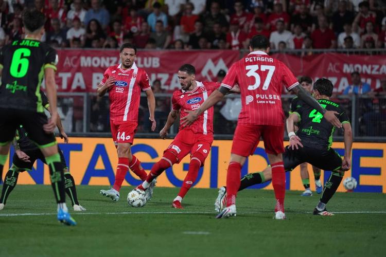 Al Catanzaro non basta la vittoria: il Monza fa festa e torna in Serie A