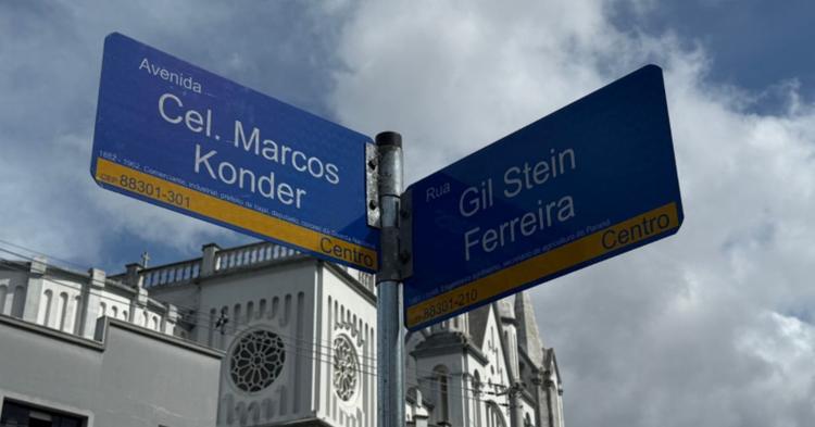 História de Itajaí passa a ser contada nas placas de rua; entenda